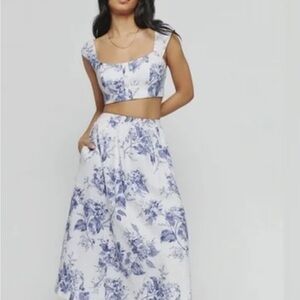 Reformation Teya two-piece in the Lupine floral print and linen material. Size 4
